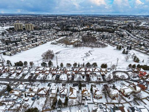 Photo 31 at 887 Lavis Court, Pinecrest, Oshawa