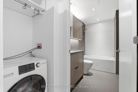 Photo 11 at 545 - 47 Lower River Street, Moss Park, Toronto