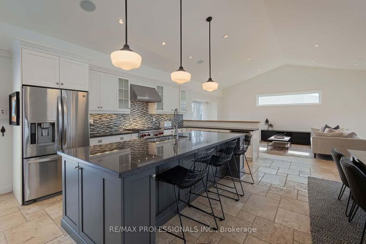 Photo 4 at 321 Wendy Lane, WO West, Oakville