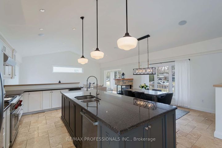 Photo 8 at 321 Wendy Lane, WO West, Oakville