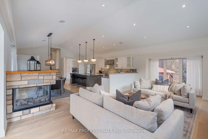 Photo 12 at 321 Wendy Lane, WO West, Oakville