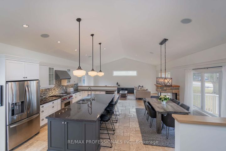 Photo 13 at 321 Wendy Lane, WO West, Oakville