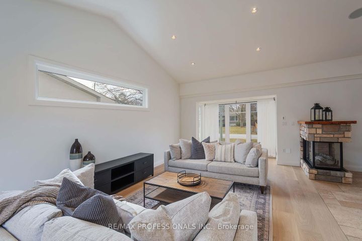 Photo 15 at 321 Wendy Lane, WO West, Oakville