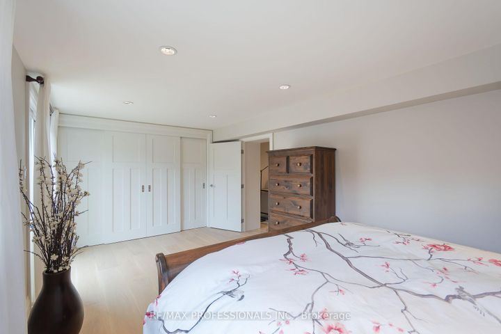 Photo 27 at 321 Wendy Lane, WO West, Oakville