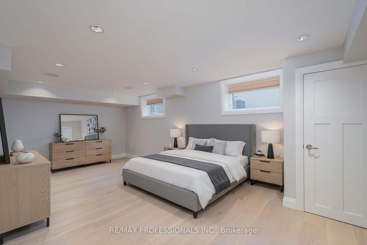 Photo 33 at 321 Wendy Lane, WO West, Oakville