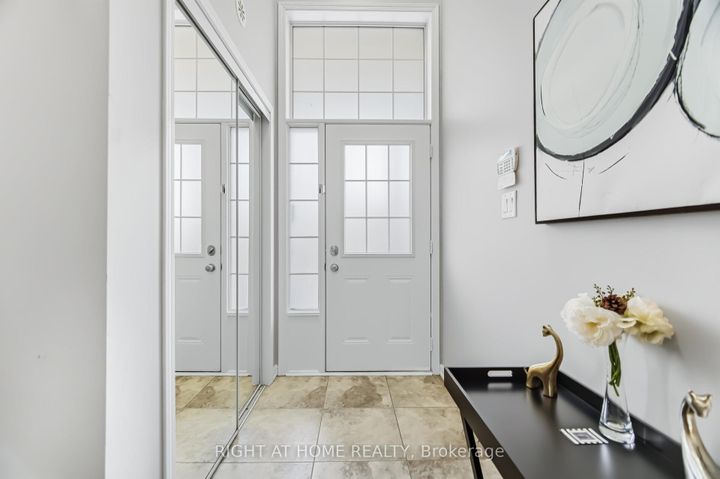 Photo 4 at 10 Vanhorne Close, Northwest Brampton, Brampton