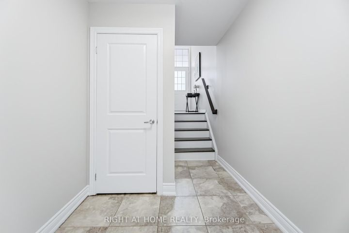 Photo 7 at 10 Vanhorne Close, Northwest Brampton, Brampton