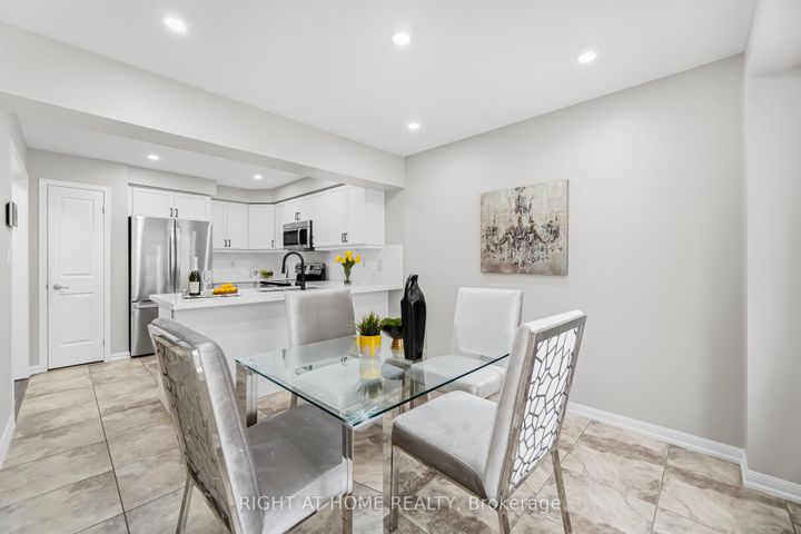 Photo 13 at 10 Vanhorne Close, Northwest Brampton, Brampton