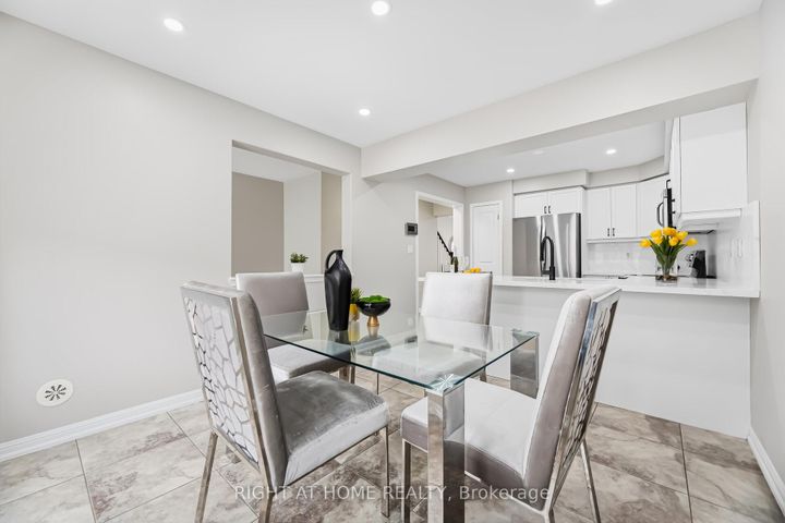 Photo 14 at 10 Vanhorne Close, Northwest Brampton, Brampton