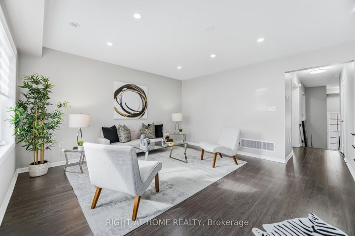 Photo 18 at 10 Vanhorne Close, Northwest Brampton, Brampton