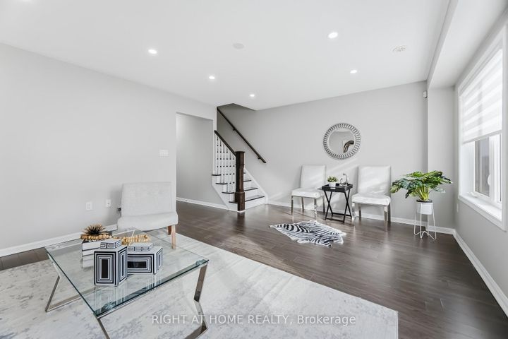 Photo 19 at 10 Vanhorne Close, Northwest Brampton, Brampton