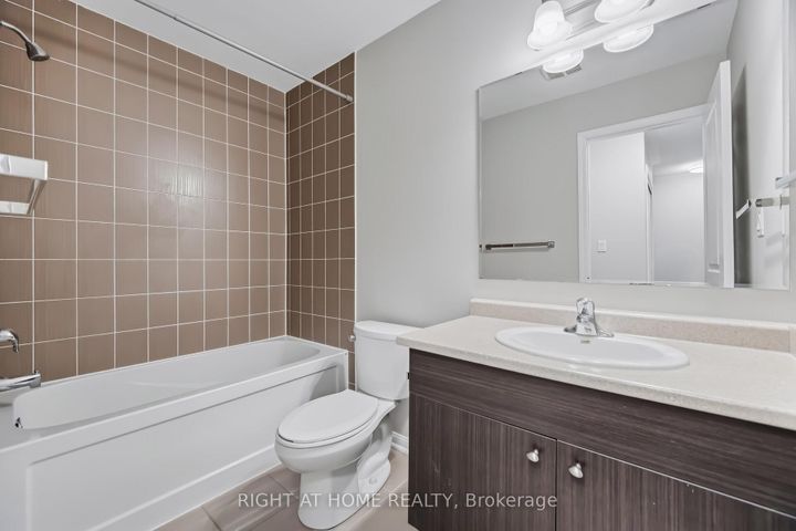 Photo 32 at 10 Vanhorne Close, Northwest Brampton, Brampton