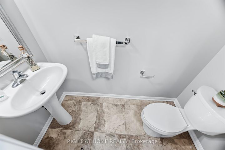 Photo 33 at 10 Vanhorne Close, Northwest Brampton, Brampton