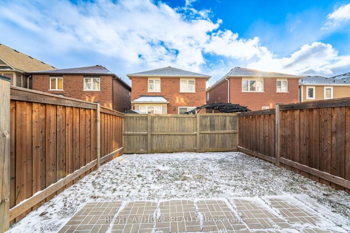 Photo 40 at 10 Vanhorne Close, Northwest Brampton, Brampton