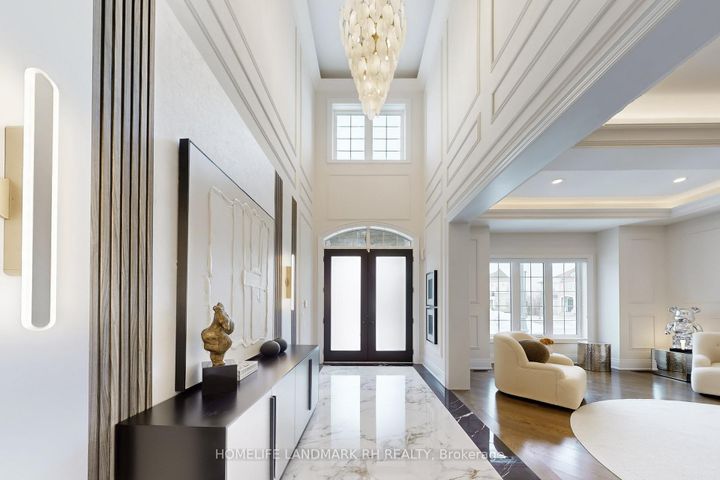 Photo 2 at 38 Kaia Court, Patterson, Vaughan