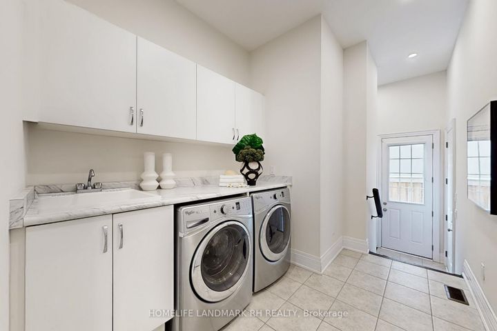 Photo 22 at 38 Kaia Court, Patterson, Vaughan