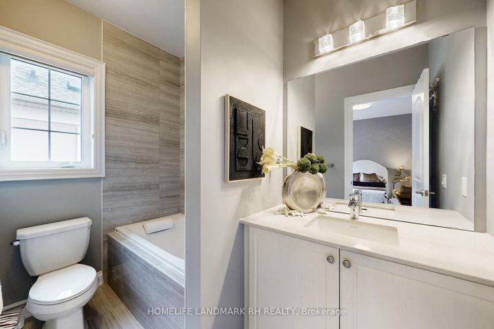 Photo 33 at 38 Kaia Court, Patterson, Vaughan