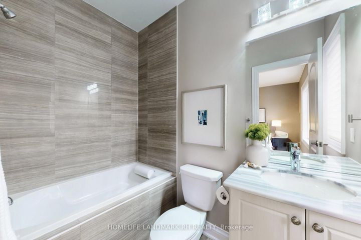 Photo 42 at 38 Kaia Court, Patterson, Vaughan