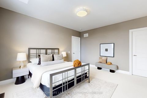 Photo 34 at 38 Kaia Court, Patterson, Vaughan