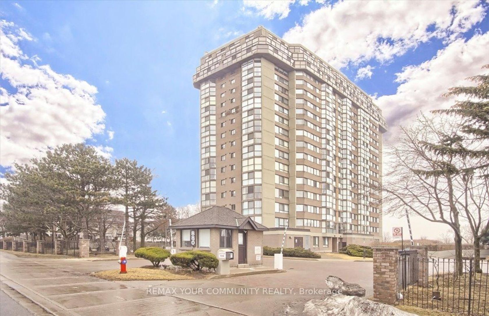 UpH 02 - 880 Dundas Street, Erindale, Mississauga 