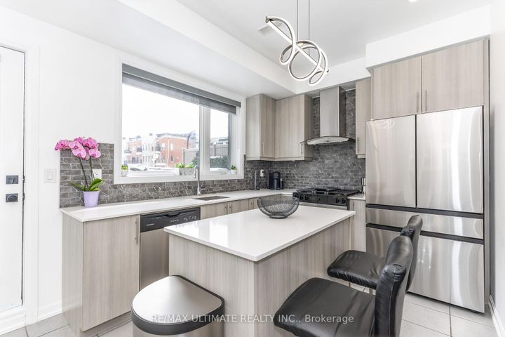 Photo 10 at 13 Caroline Carpenter Grove, CFB, Toronto