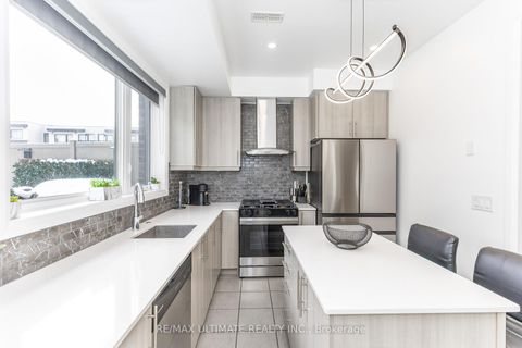 Photo 11 at 13 Caroline Carpenter Grove, CFB, Toronto
