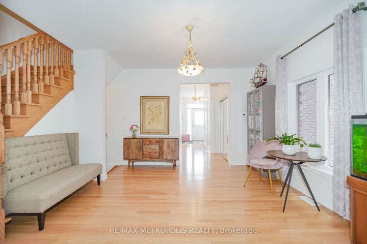 Photo 4 at 58 Lady Loretta Lane, Patterson, Vaughan