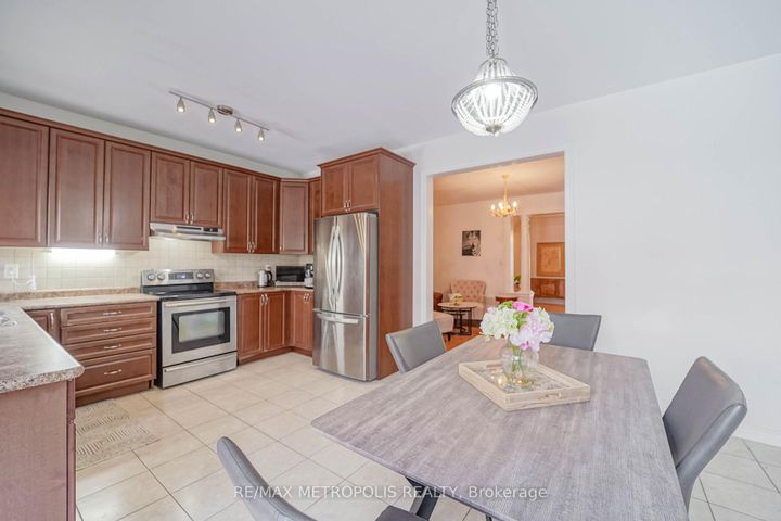 Photo 12 at 58 Lady Loretta Lane, Patterson, Vaughan