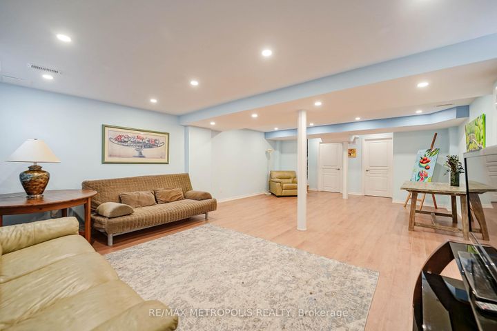 Photo 31 at 58 Lady Loretta Lane, Patterson, Vaughan