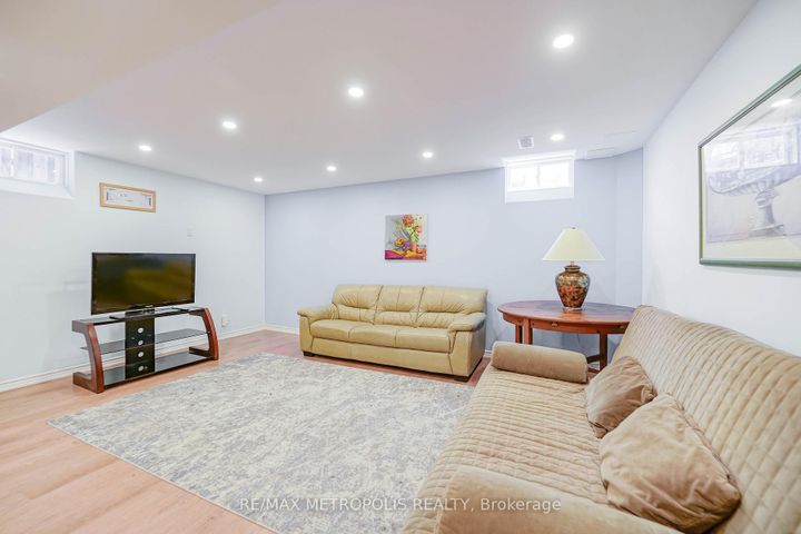 Photo 34 at 58 Lady Loretta Lane, Patterson, Vaughan