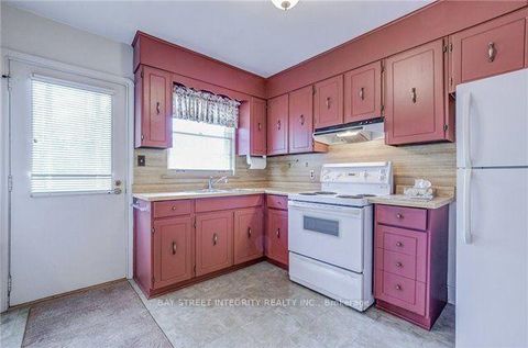 Photo 8 at 889 Royal York Road, Queensway, Toronto