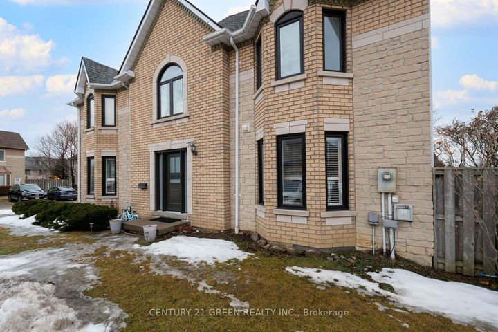 Photo 4 at 170 - 455 Apache Court, Hurontario, Mississauga