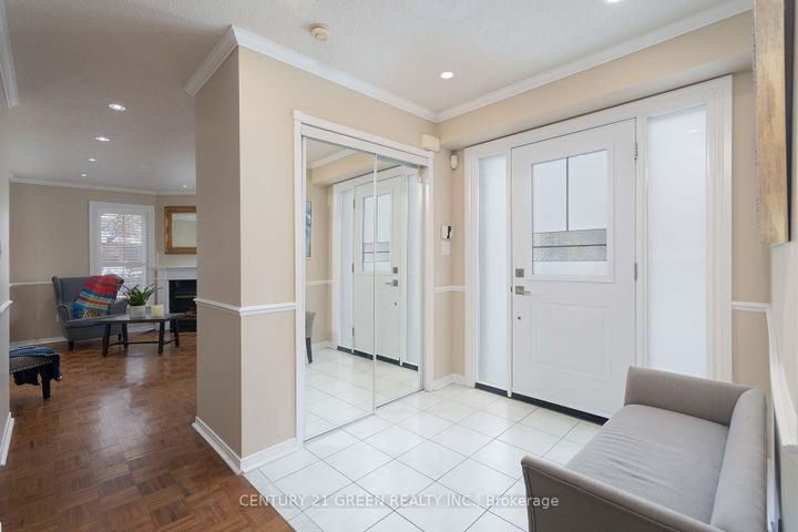 Photo 5 at 170 - 455 Apache Court, Hurontario, Mississauga