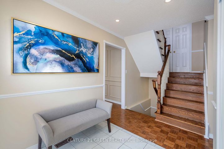 Photo 6 at 170 - 455 Apache Court, Hurontario, Mississauga