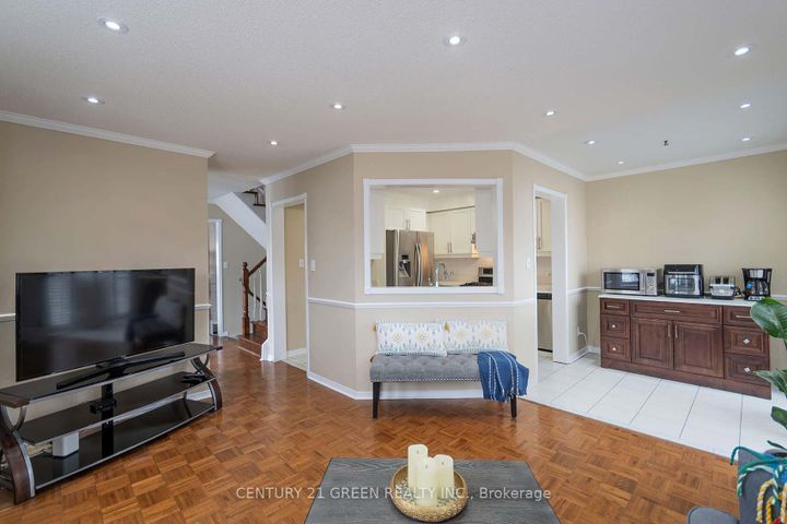 Photo 8 at 170 - 455 Apache Court, Hurontario, Mississauga