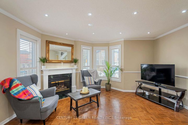 Photo 9 at 170 - 455 Apache Court, Hurontario, Mississauga