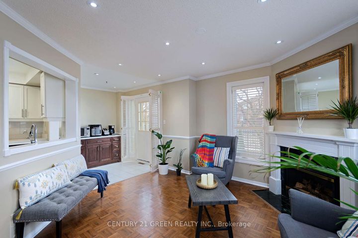 Photo 10 at 170 - 455 Apache Court, Hurontario, Mississauga