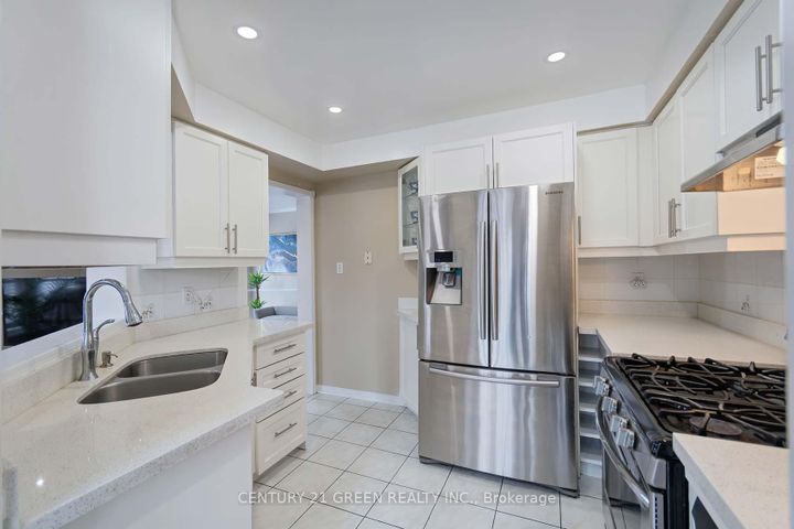 Photo 12 at 170 - 455 Apache Court, Hurontario, Mississauga