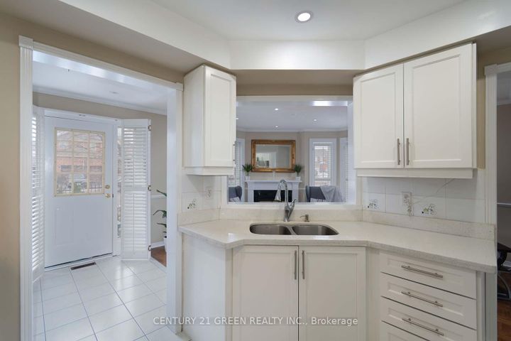 Photo 13 at 170 - 455 Apache Court, Hurontario, Mississauga