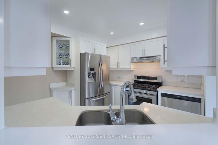 Photo 14 at 170 - 455 Apache Court, Hurontario, Mississauga