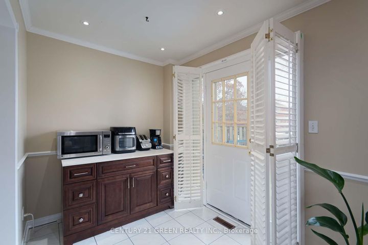 Photo 15 at 170 - 455 Apache Court, Hurontario, Mississauga