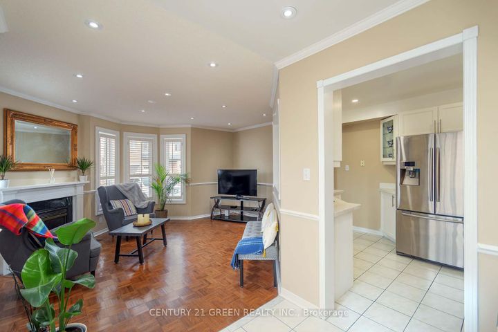 Photo 16 at 170 - 455 Apache Court, Hurontario, Mississauga