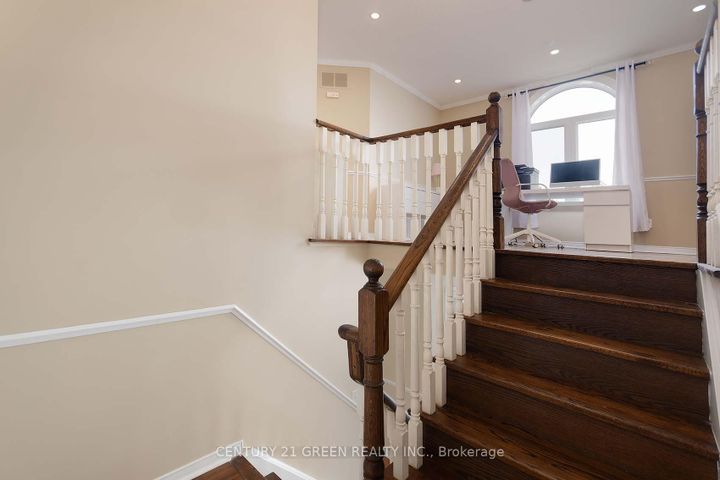 Photo 22 at 170 - 455 Apache Court, Hurontario, Mississauga