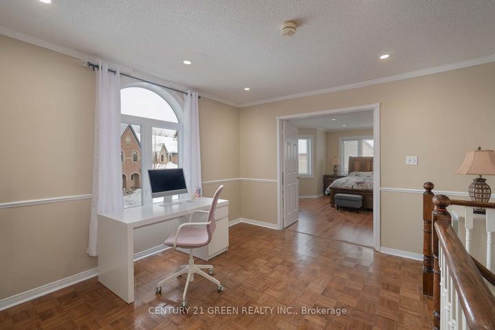 Photo 24 at 170 - 455 Apache Court, Hurontario, Mississauga