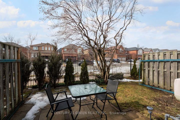 Photo 39 at 170 - 455 Apache Court, Hurontario, Mississauga