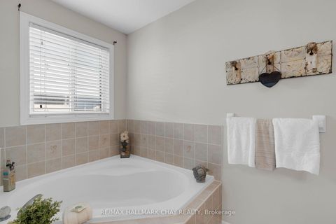 Photo 15 at 12 Muir Drive, Ardagh, Barrie