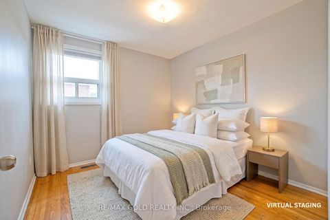 Photo 5 at 130 Duncanwoods Drive, Humber Summit, Toronto