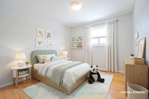 Photo 7 at 130 Duncanwoods Drive, Humber Summit, Toronto