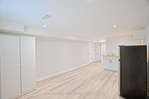 Photo 10 at 130 Duncanwoods Drive, Humber Summit, Toronto