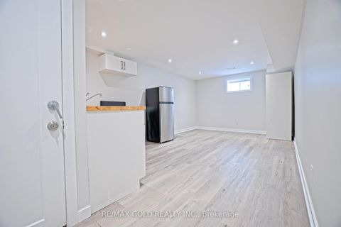 Photo 15 at 130 Duncanwoods Drive, Humber Summit, Toronto